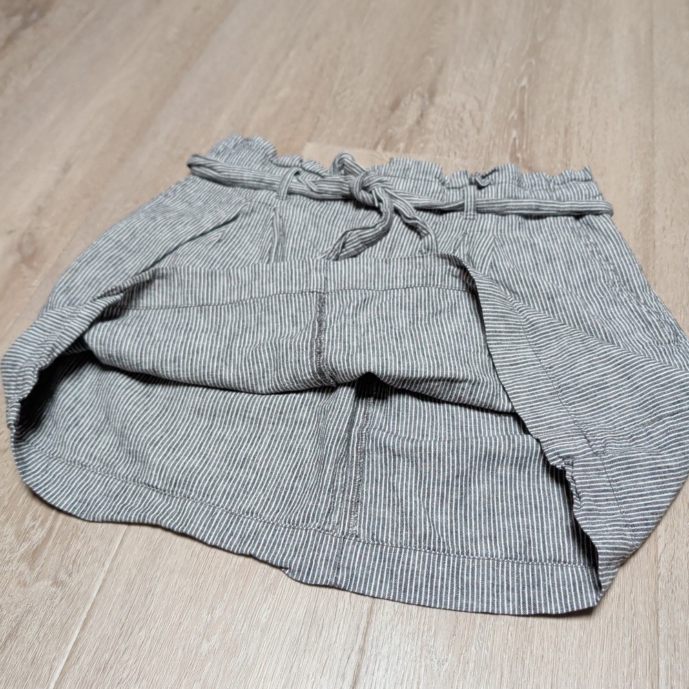 LOFT Grey White Pinstripe Paperbag Waist Mini Skirt with Tie Belt Womens Size 10 - Picture 4 of 6